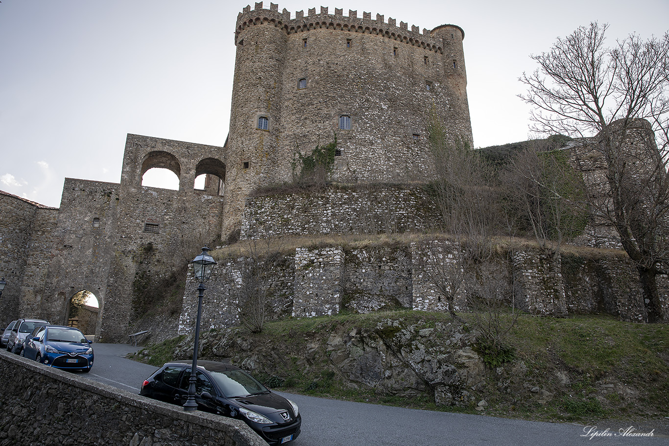 Замок Маласпина (Castello Malaspina)