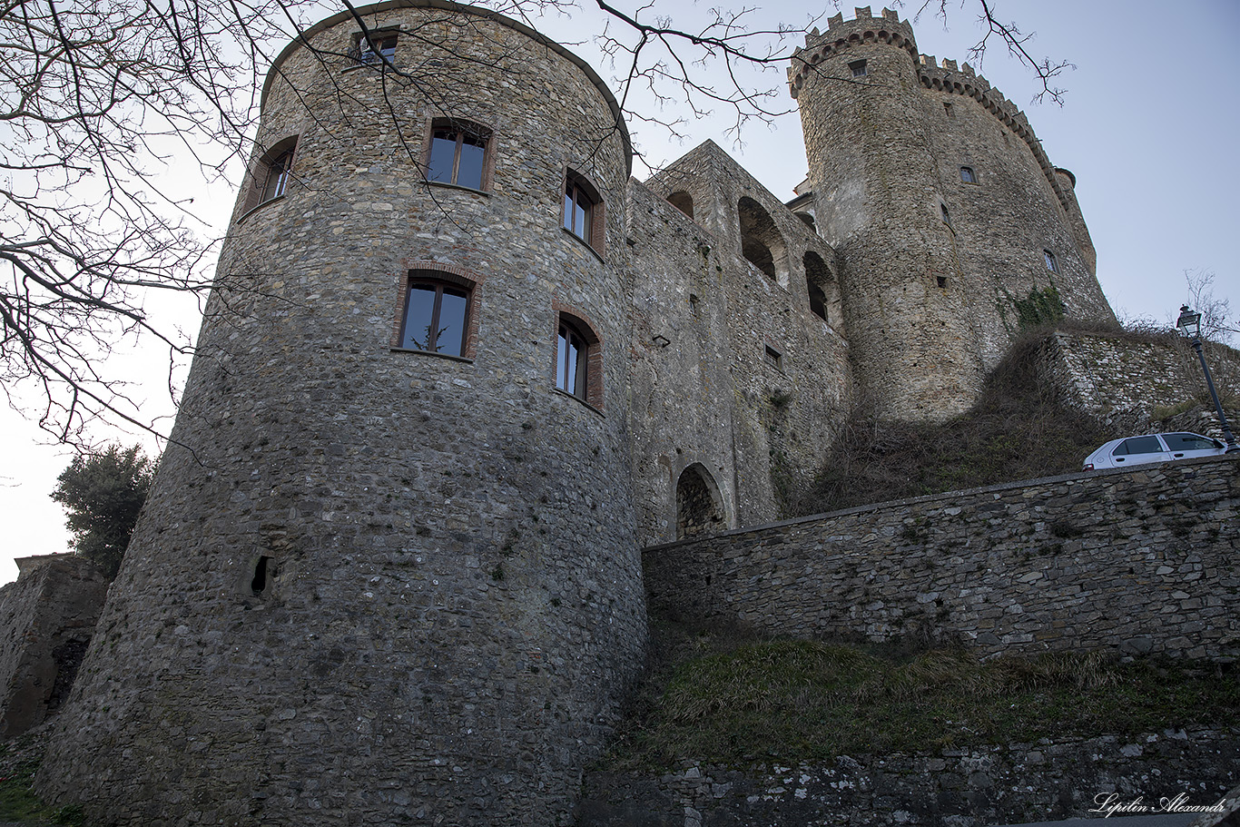 Замок Маласпина (Castello Malaspina)