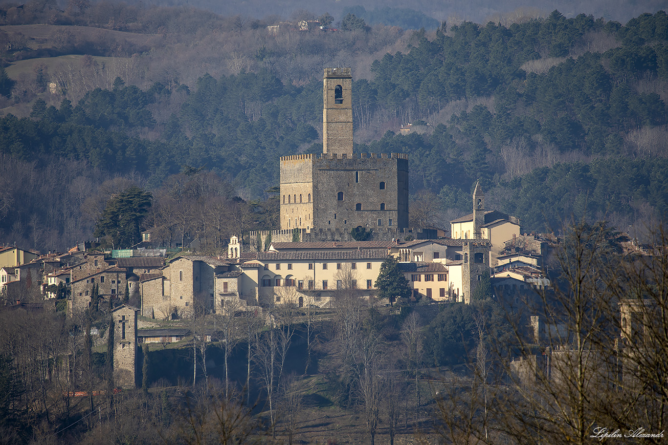 Замок Поппи (Castello di Poppi) - Поппи (Poppi) - Италия (Italia)