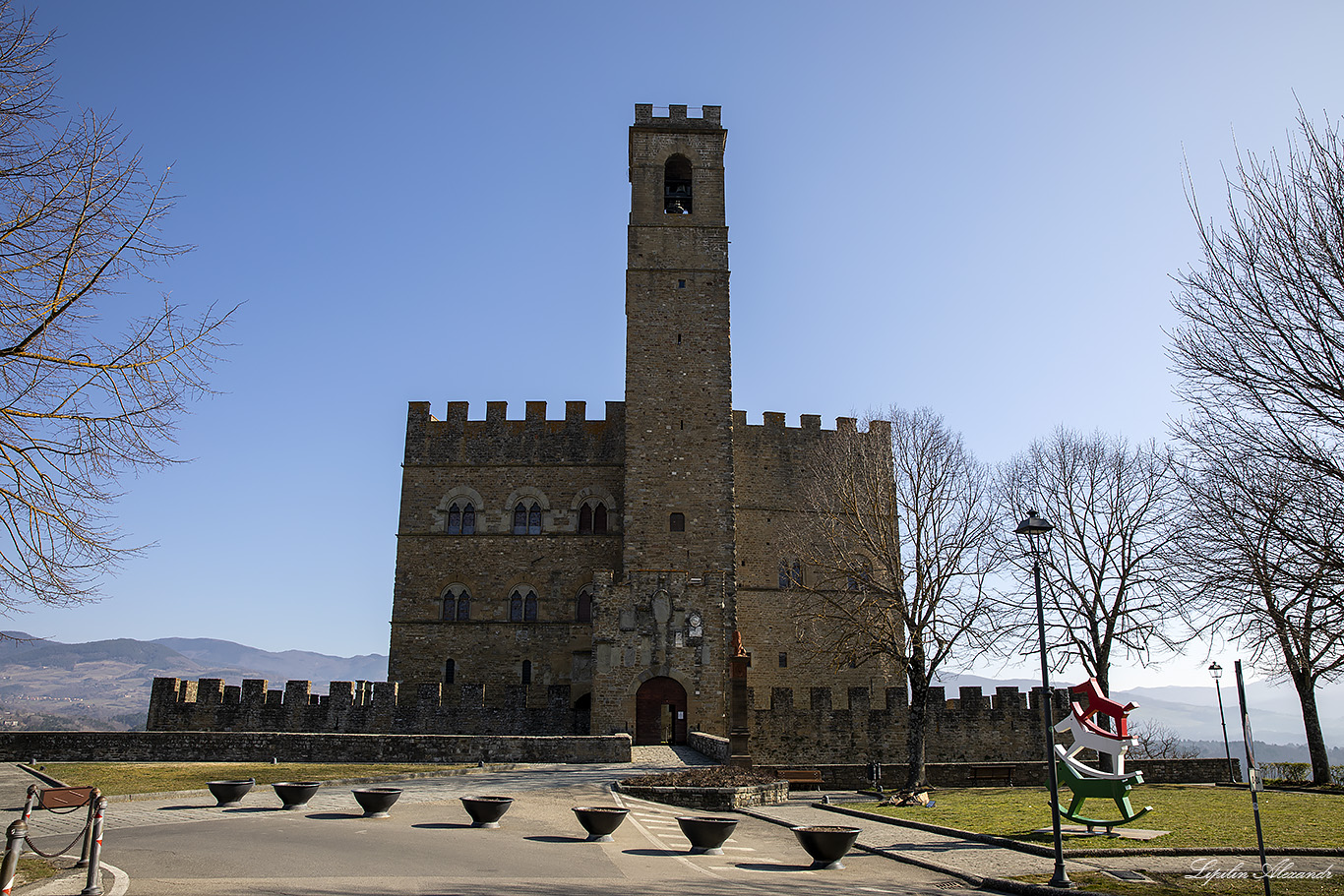 Замок Поппи (Castello di Poppi) - Поппи (Poppi) - Италия (Italia)