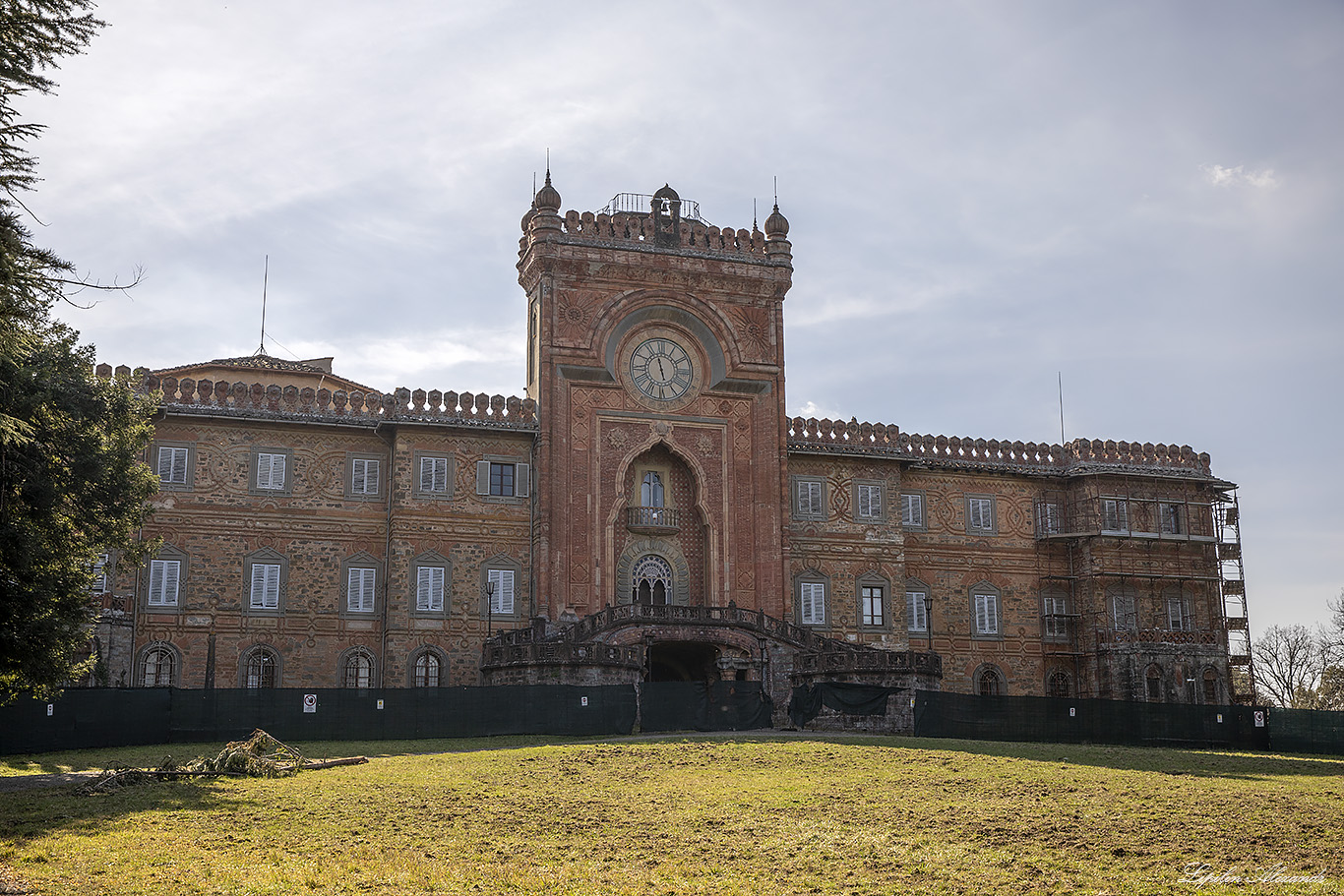 Замок Саммеццано (Castello di Sammezzano)  Италия (Italia)