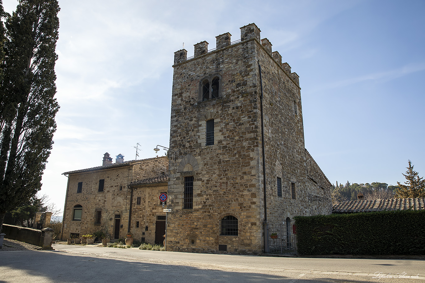 Аббатство Святого Михаила Архангела ( Abbazia di San Michele Arcangelo) - Бадия-а-Пассиньяно (Badia A Passignano) - Италия (Italia)