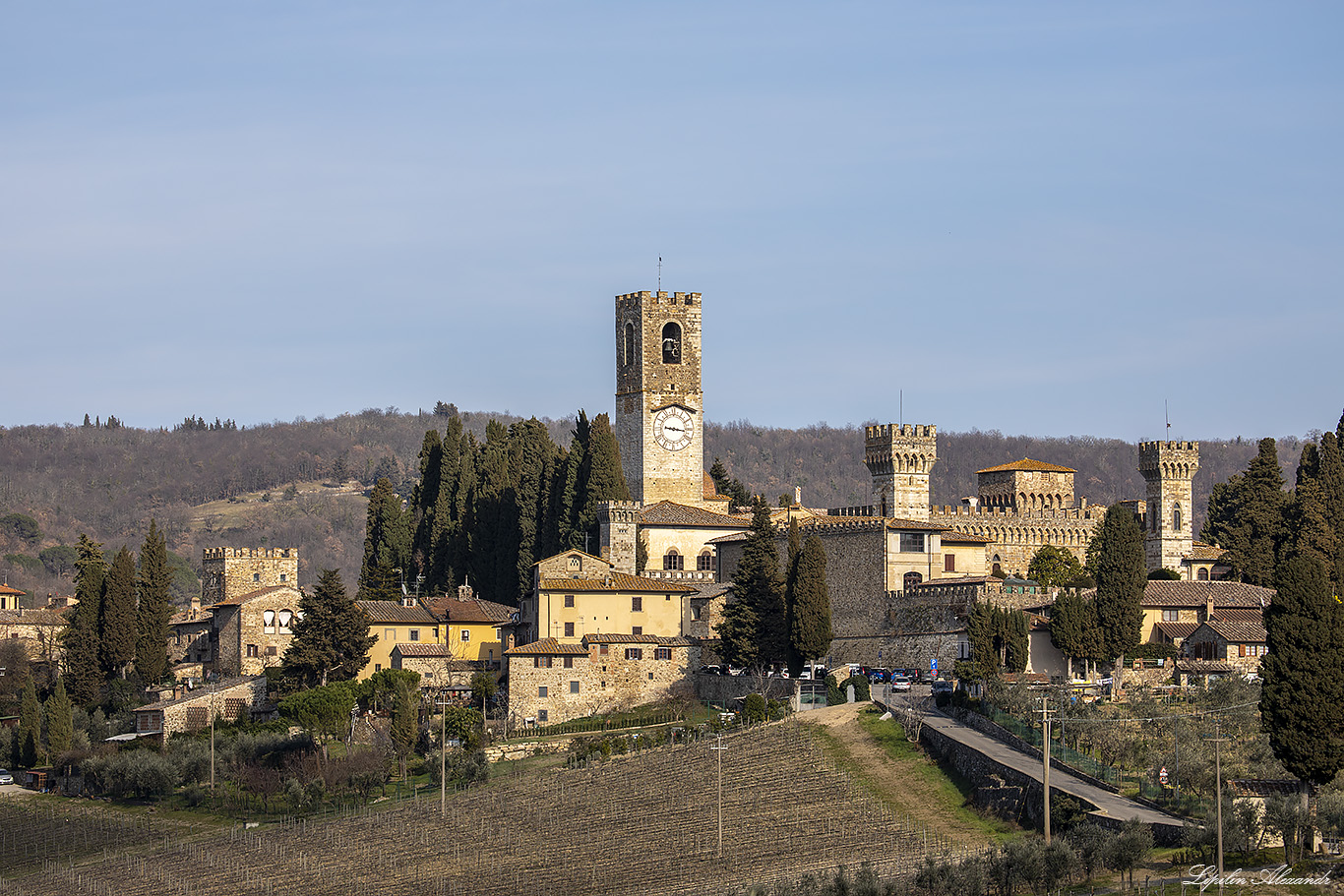 Аббатство Святого Михаила Архангела ( Abbazia di San Michele Arcangelo) - Бадия-а-Пассиньяно (Badia A Passignano) - Италия (Italia)