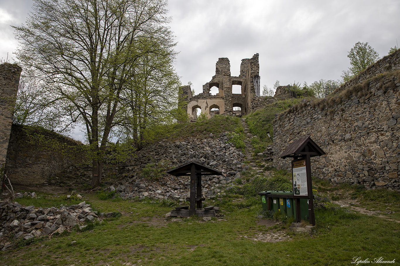 Замок Девичий Камень (Dívčí kámen)