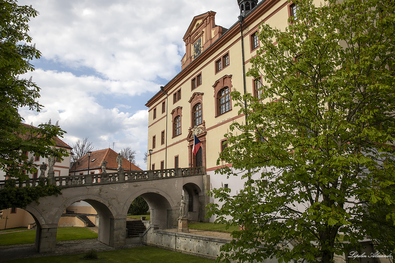 Замок Лнарже (Zámek Lnáře) 