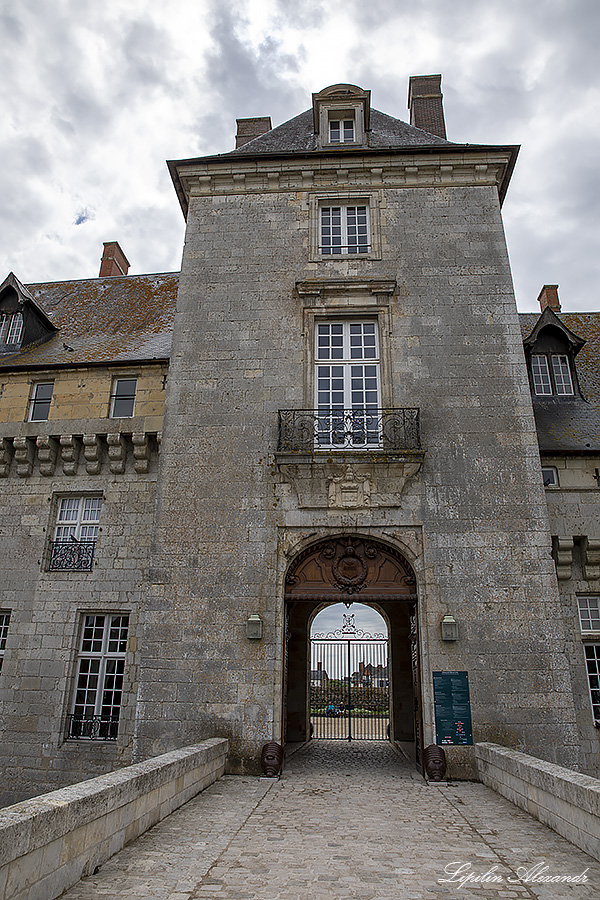 Замок Сюлли-сюр-Луар (Château de Sully-sur-Loire) 
