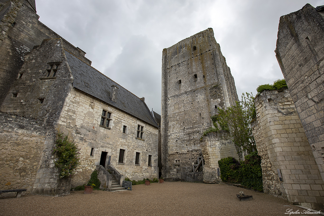 Замок Лош (Château de Loches) 