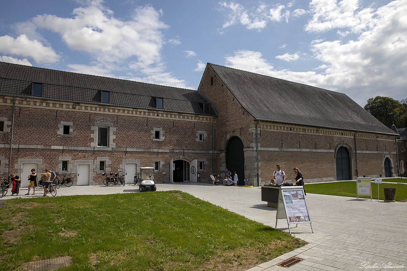 Замок Алден Бисен (Alden Biesen Castle) 