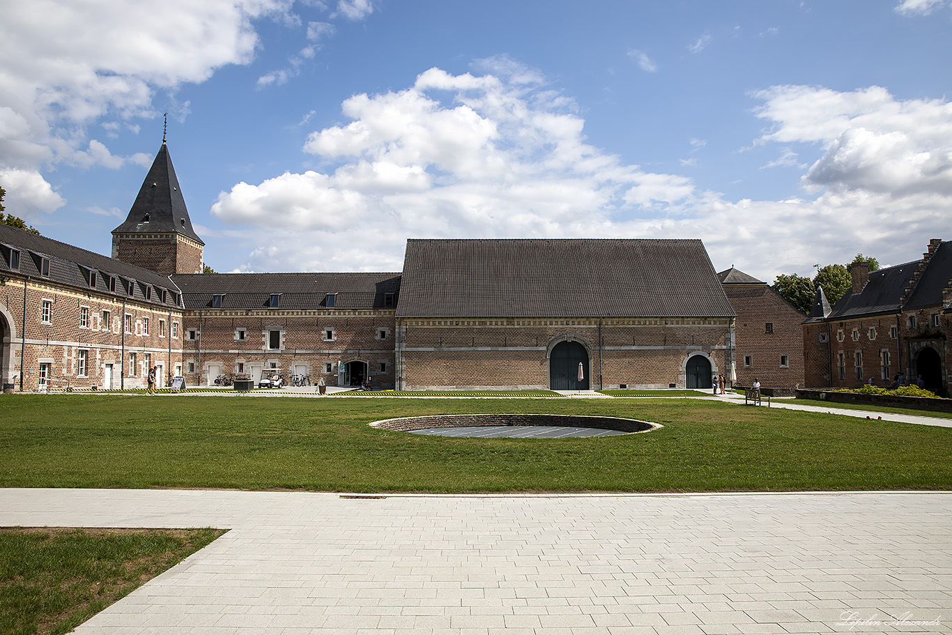 Замок Алден Бисен (Alden Biesen Castle) 