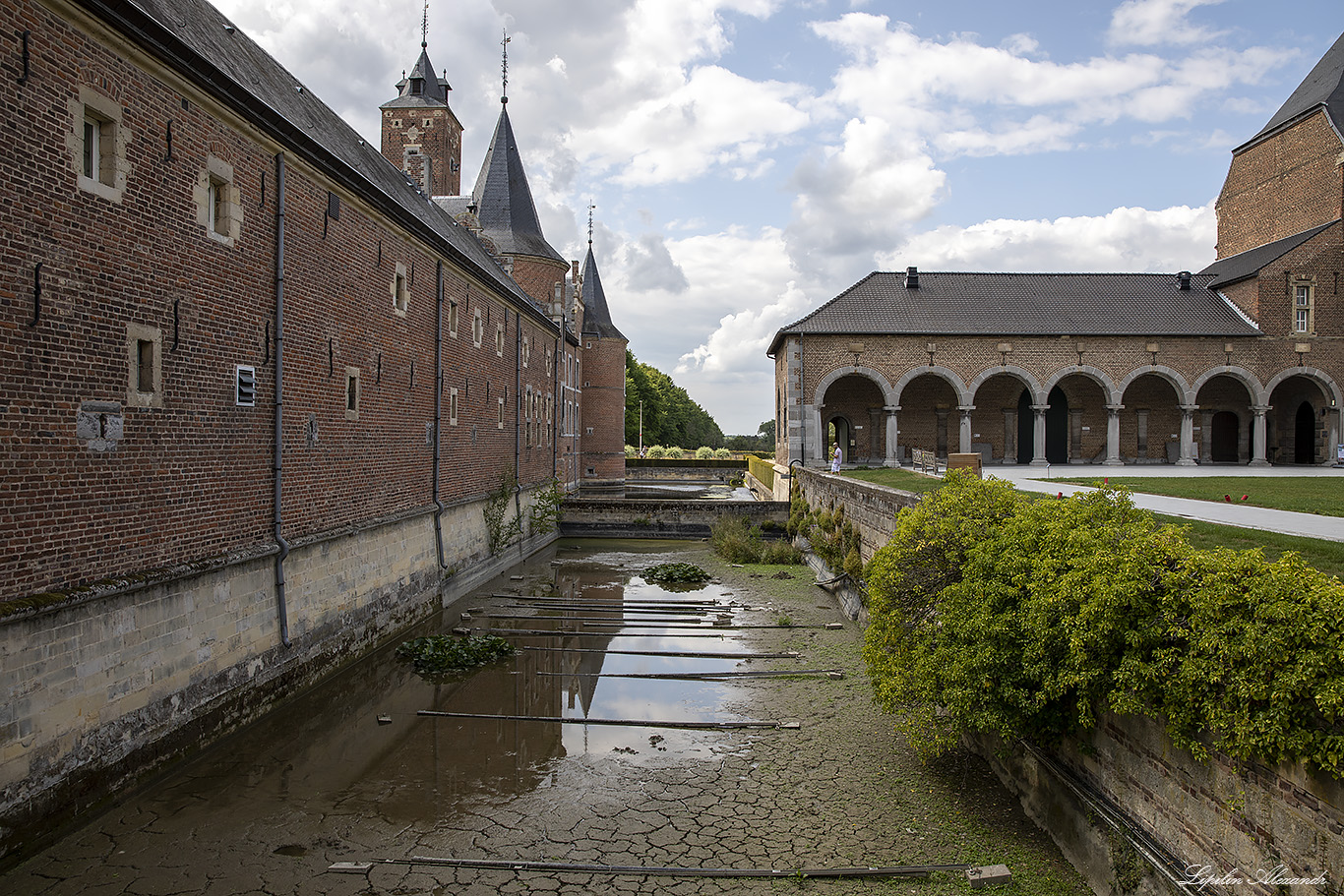 Замок Алден Бисен (Alden Biesen Castle) 