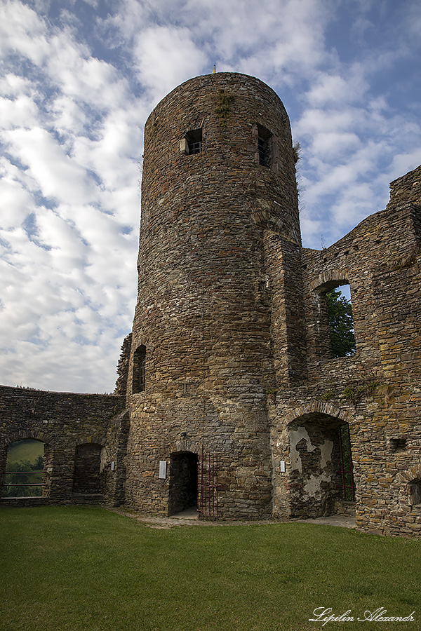 Замок Бург-Ройланд ( Chateau de Burg-Reuland) 