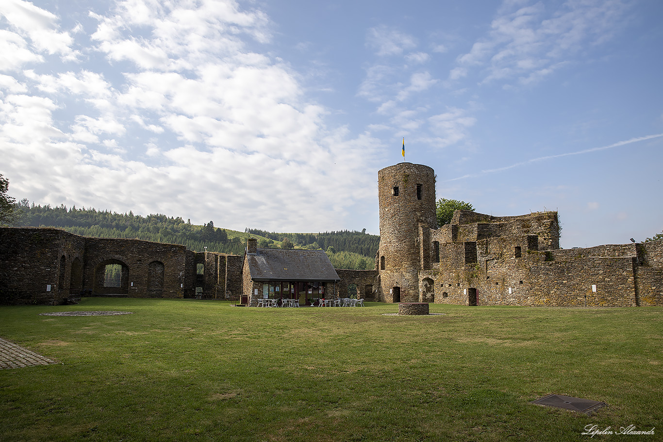 Замок Бург-Ройланд ( Chateau de Burg-Reuland) 