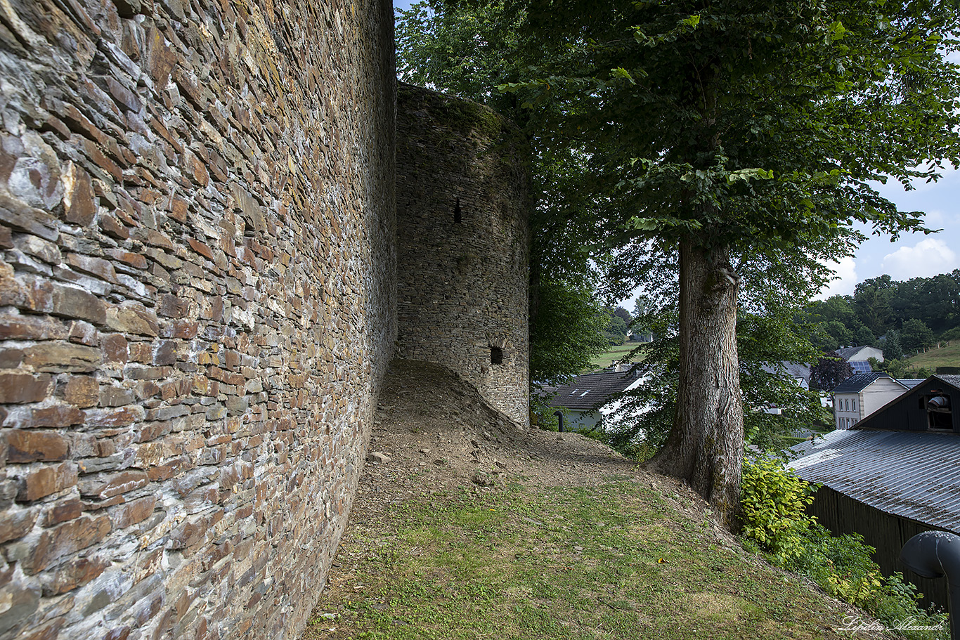 Замок Бург-Ройланд ( Chateau de Burg-Reuland) 