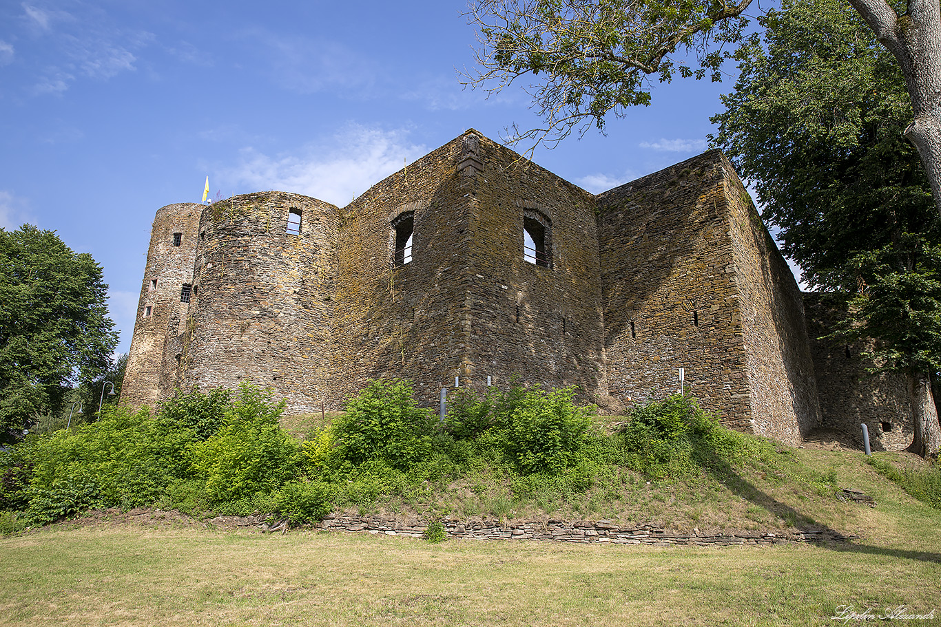 Замок Бург-Ройланд ( Chateau de Burg-Reuland) 