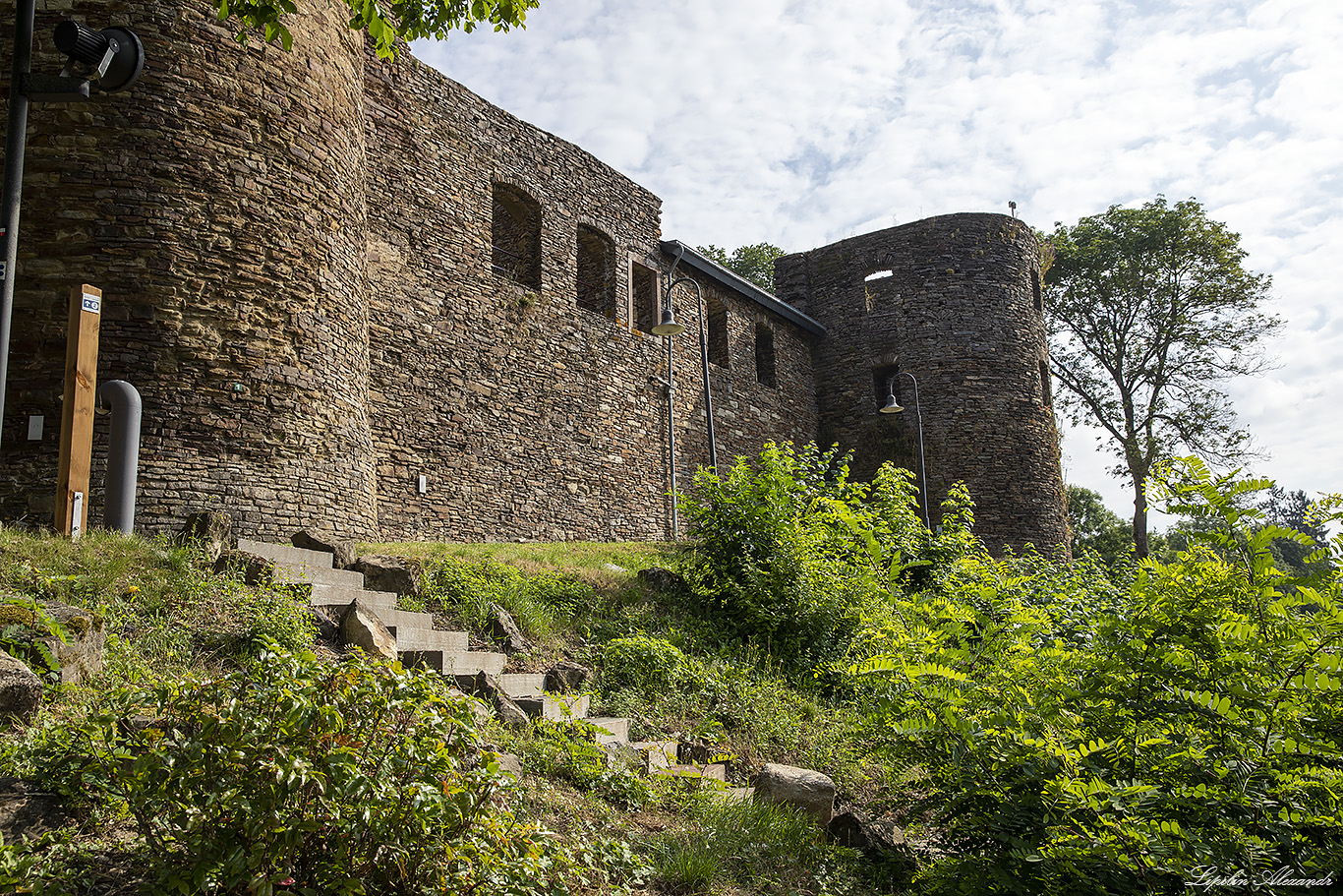 Замок Бург-Ройланд ( Chateau de Burg-Reuland) 