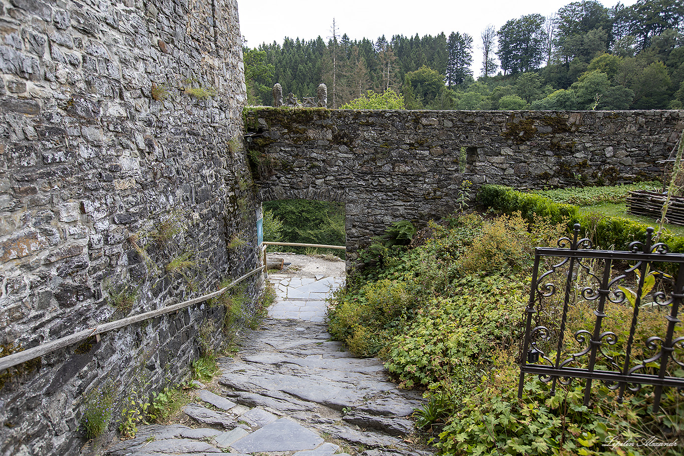 Замок Рейнхардштейн (Chateau de Reinhardstein) 