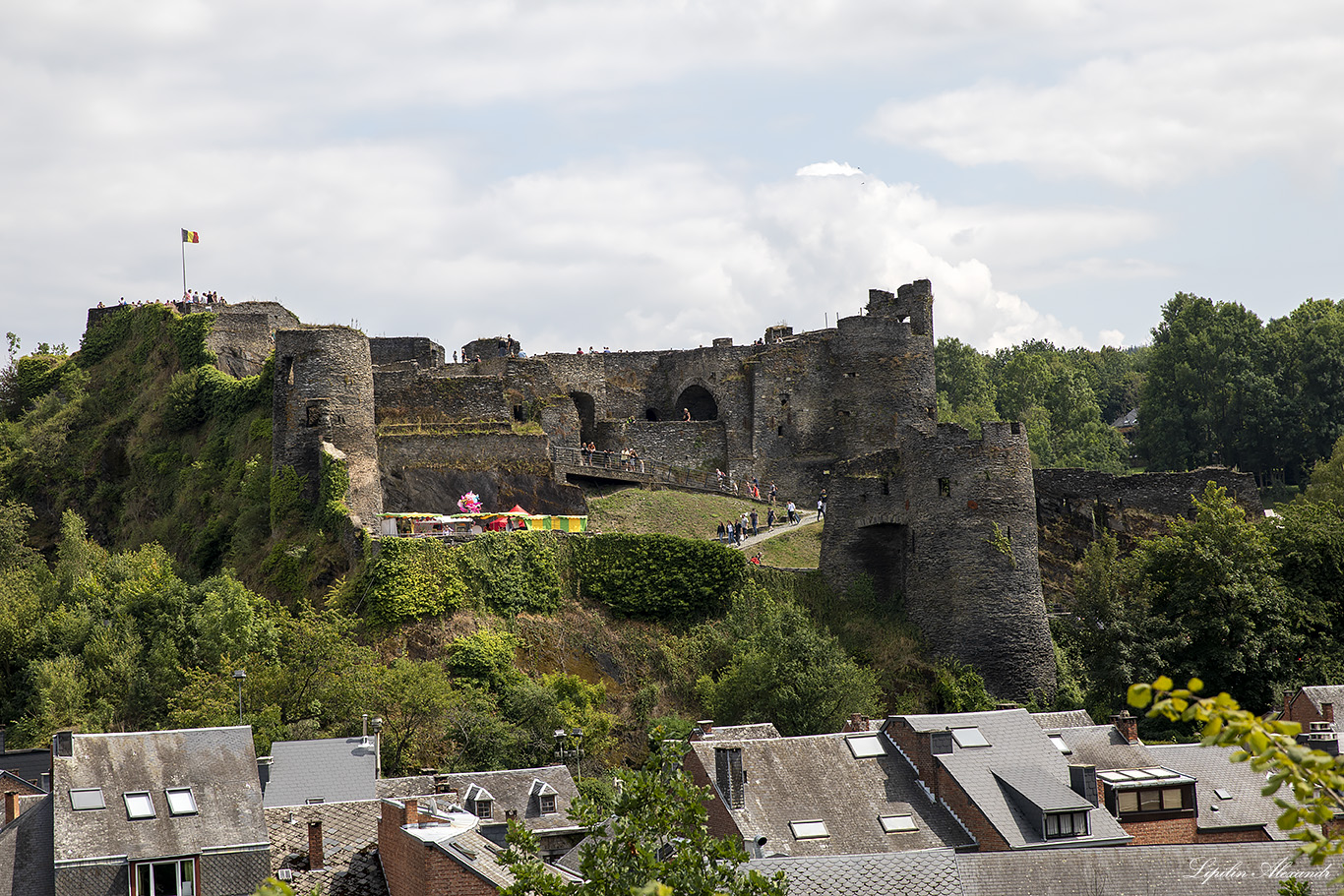 Феодальный замок Ла-Рош-Ан-Арденн (The Feudal Castle of La Roche-en-Ardenne)  - Ла-Рош-ан-Арден (La Roche-en-Ardenne)