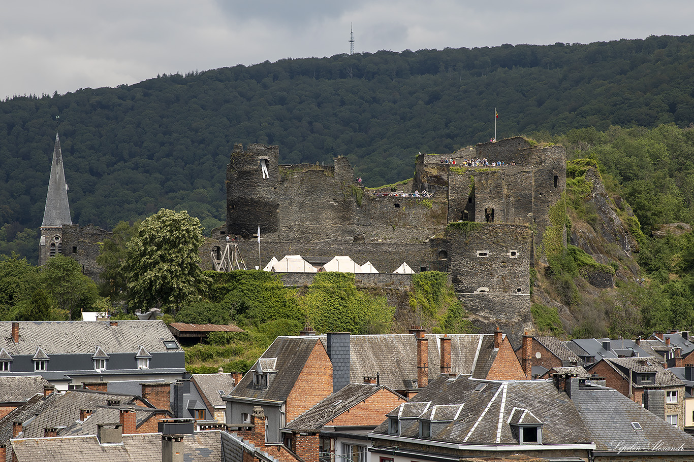 Феодальный замок Ла-Рош-Ан-Арденн (The Feudal Castle of La Roche-en-Ardenne)  - Ла-Рош-ан-Арден (La Roche-en-Ardenne)