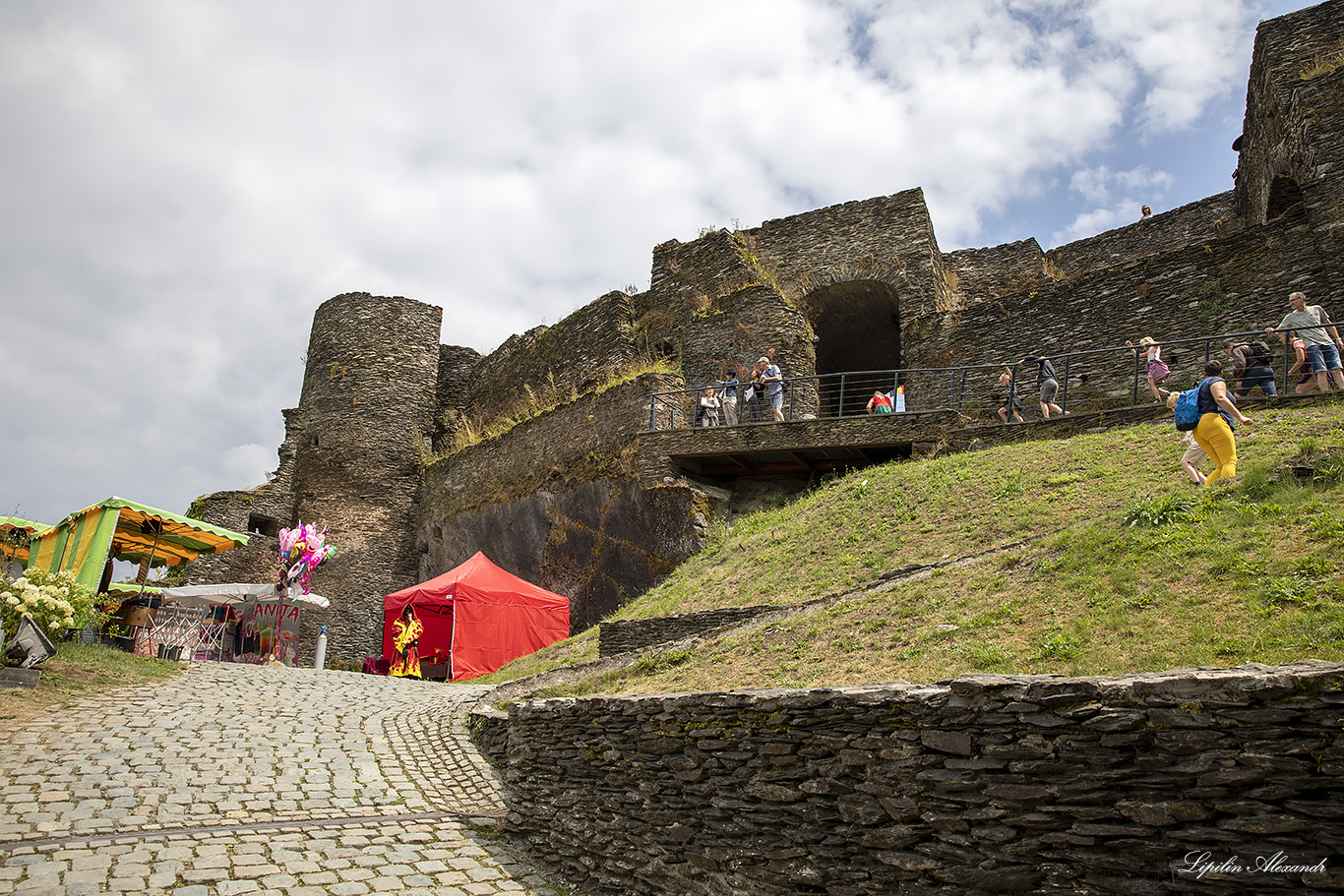 Феодальный замок Ла-Рош-Ан-Арденн (The Feudal Castle of La Roche-en-Ardenne)  - Ла-Рош-ан-Арден (La Roche-en-Ardenne)