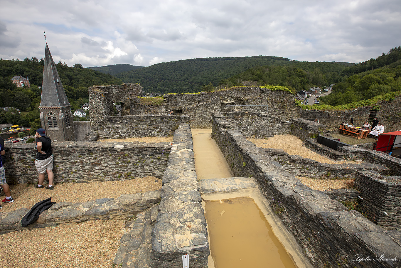 Феодальный замок Ла-Рош-Ан-Арденн (The Feudal Castle of La Roche-en-Ardenne)  - Ла-Рош-ан-Арден (La Roche-en-Ardenne)