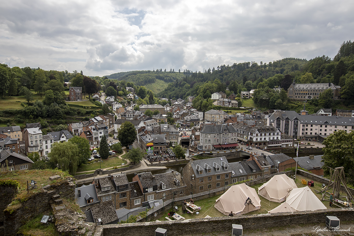 Феодальный замок Ла-Рош-Ан-Арденн (The Feudal Castle of La Roche-en-Ardenne)  - Ла-Рош-ан-Арден (La Roche-en-Ardenne)