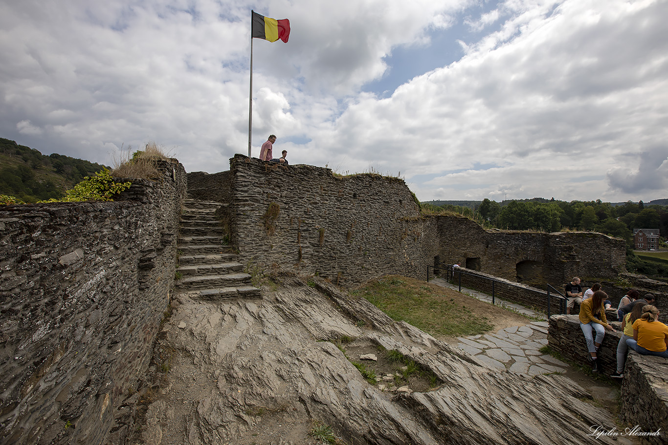 Феодальный замок Ла-Рош-Ан-Арденн (The Feudal Castle of La Roche-en-Ardenne)  - Ла-Рош-ан-Арден (La Roche-en-Ardenne)