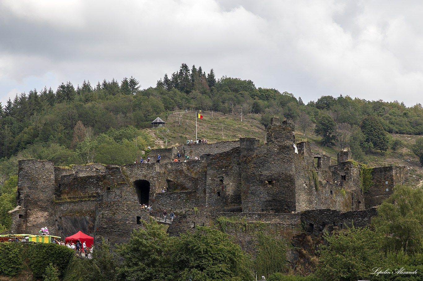 Феодальный замок Ла-Рош-Ан-Арденн (The Feudal Castle of La Roche-en-Ardenne)  - Ла-Рош-ан-Арден (La Roche-en-Ardenne)