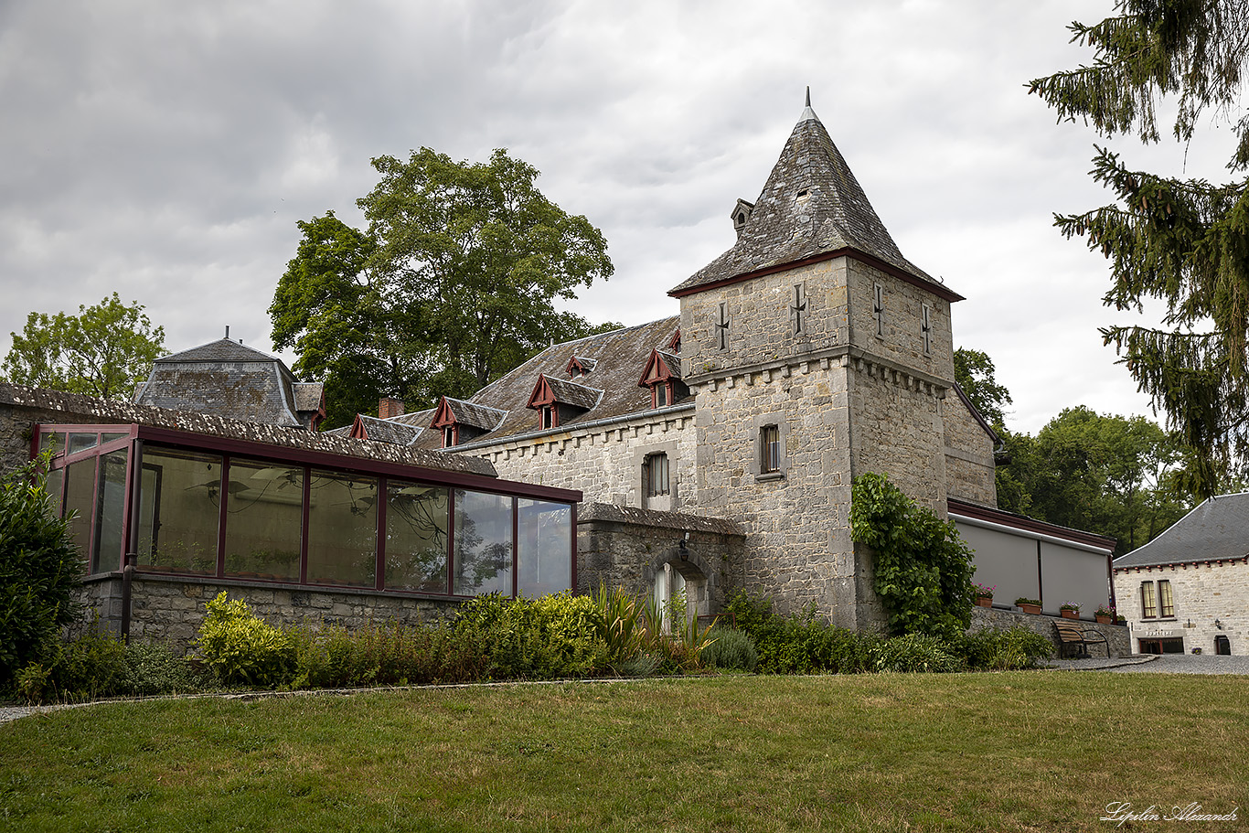 Замок Радхадеш (Radhadesh) - Шато де Петит-сомм (Château de Petite-Somme)