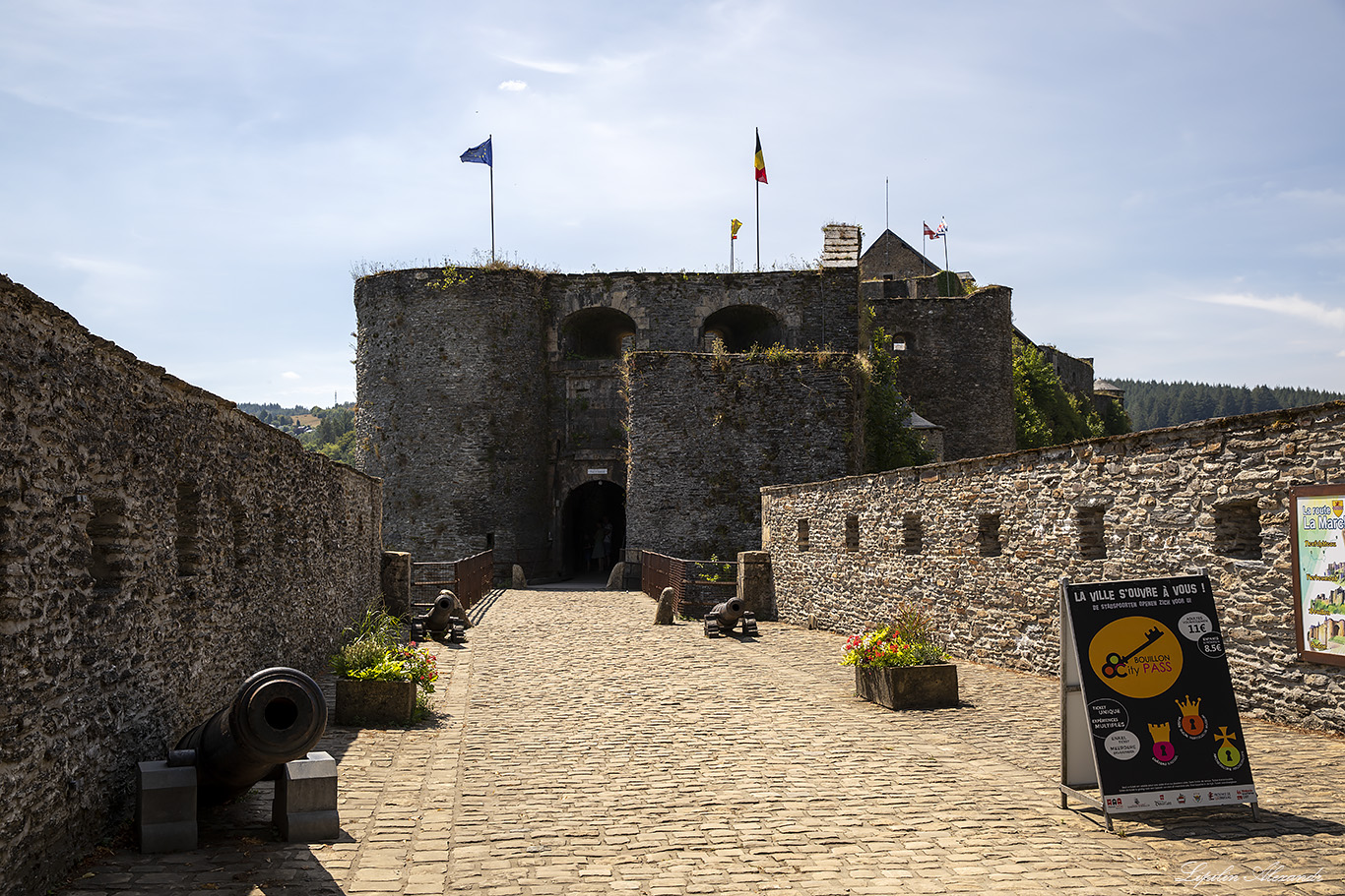 Буйонский замок (Chateau de Bouillon) 