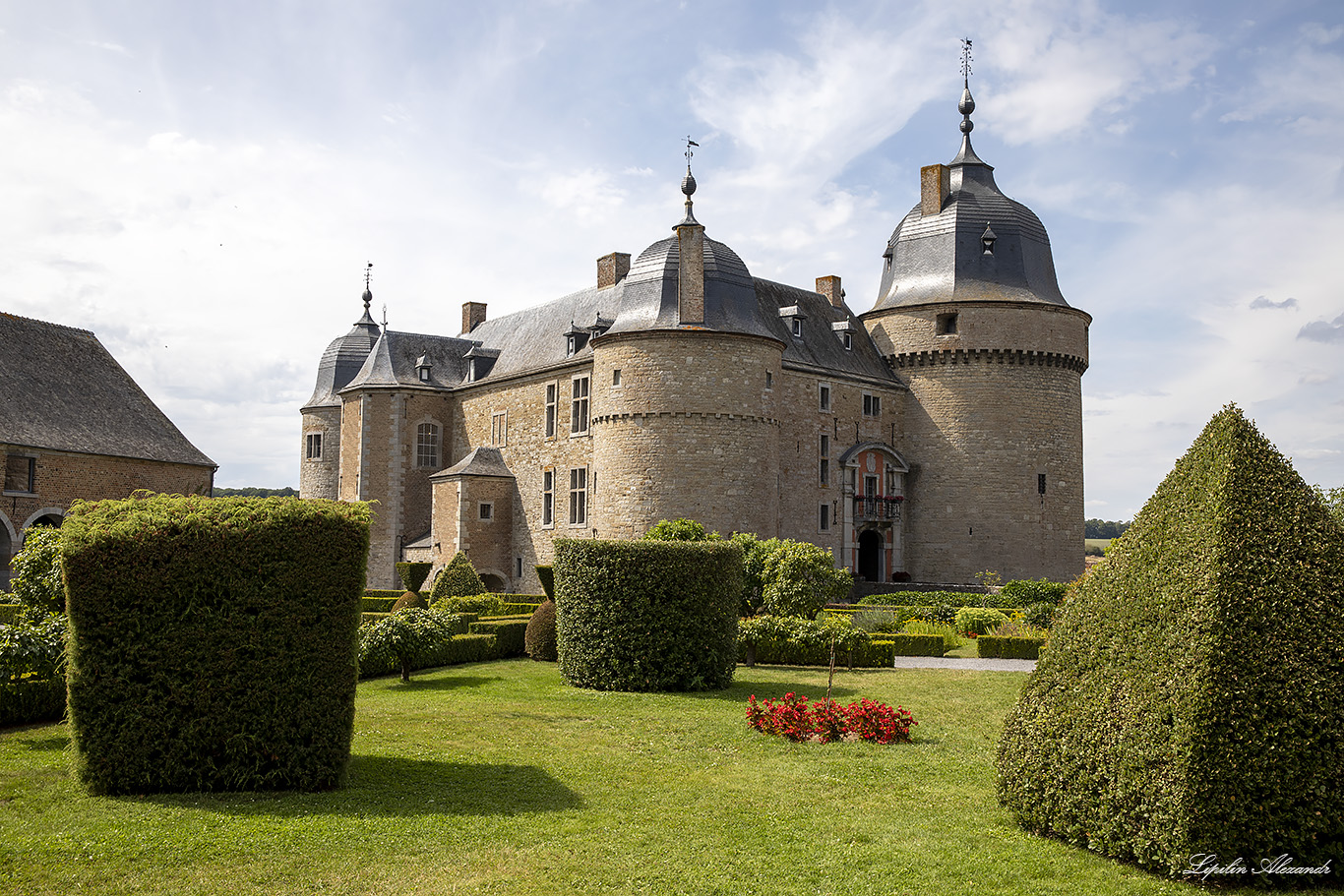 Замок Лаво-Сент-Анн (Chateau de Lavaux-Sainte-Anne)