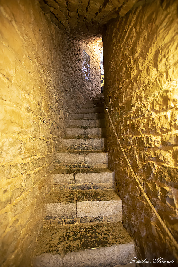 Замок Лаво-Сент-Анн (Chateau de Lavaux-Sainte-Anne)