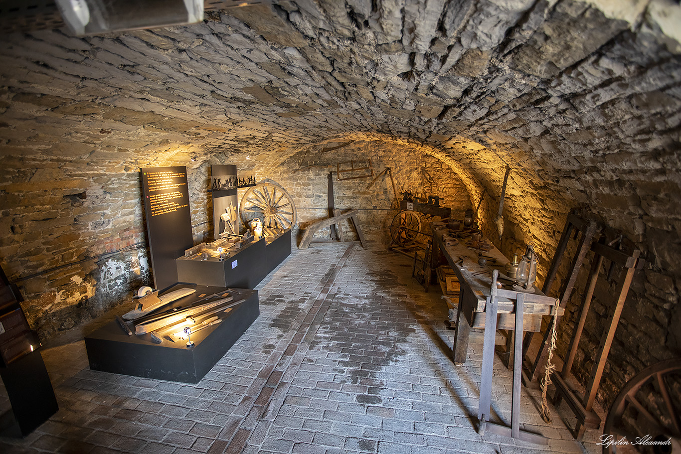 Замок Лаво-Сент-Анн (Chateau de Lavaux-Sainte-Anne)