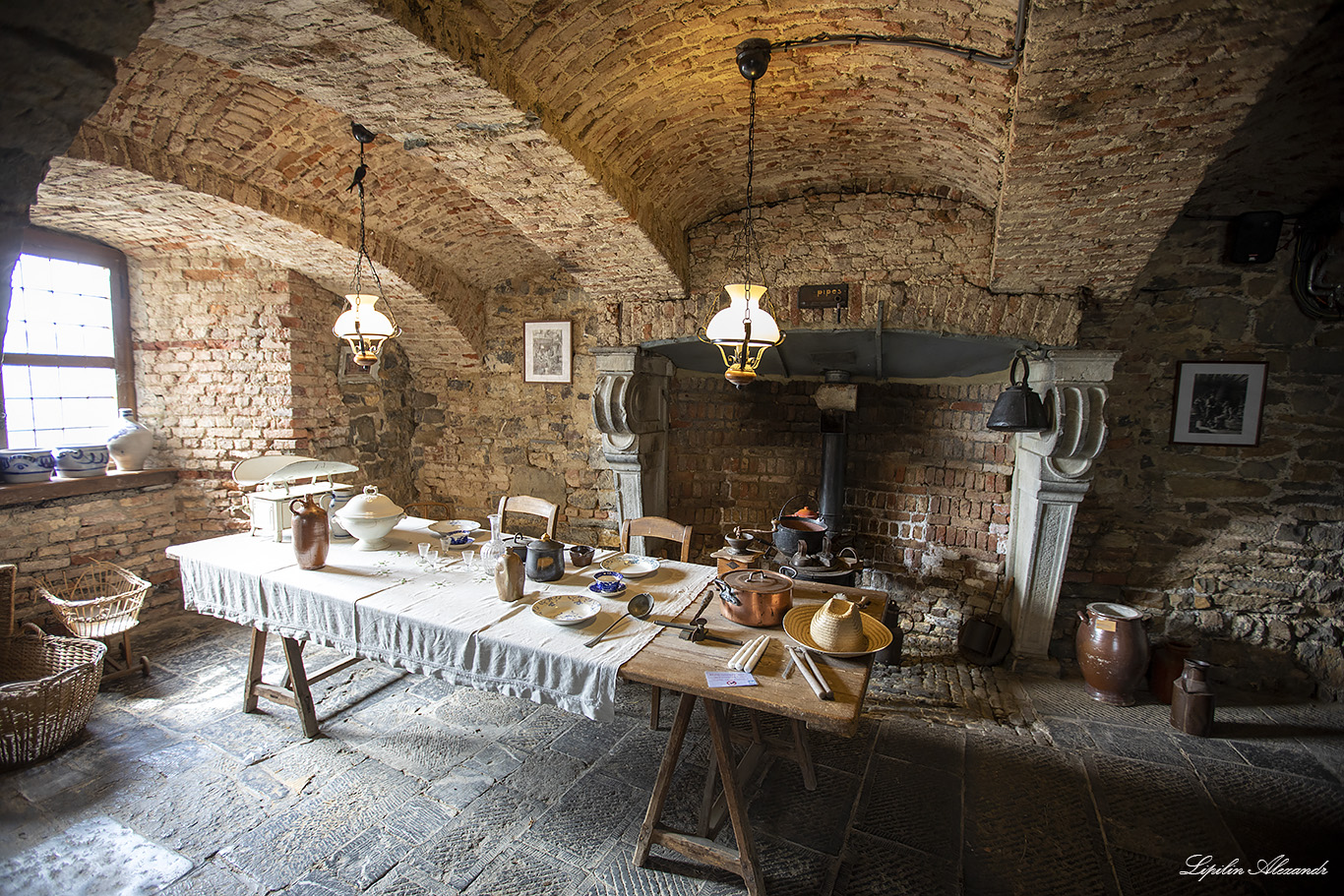 Замок Лаво-Сент-Анн (Chateau de Lavaux-Sainte-Anne)