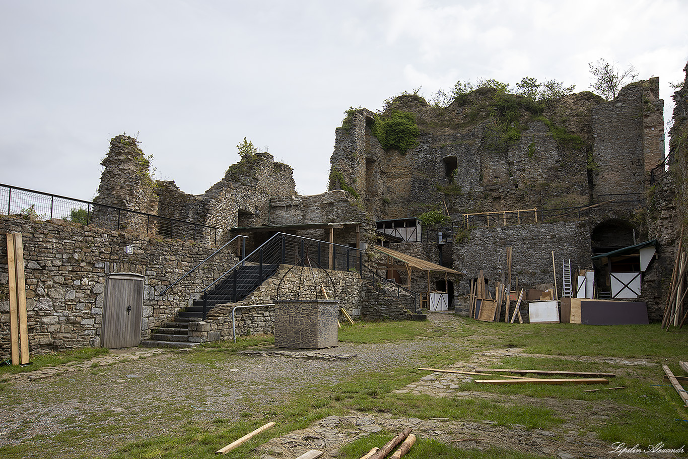 Замок Франшимон (Chateau de Franchimont) - Тё (Theux)