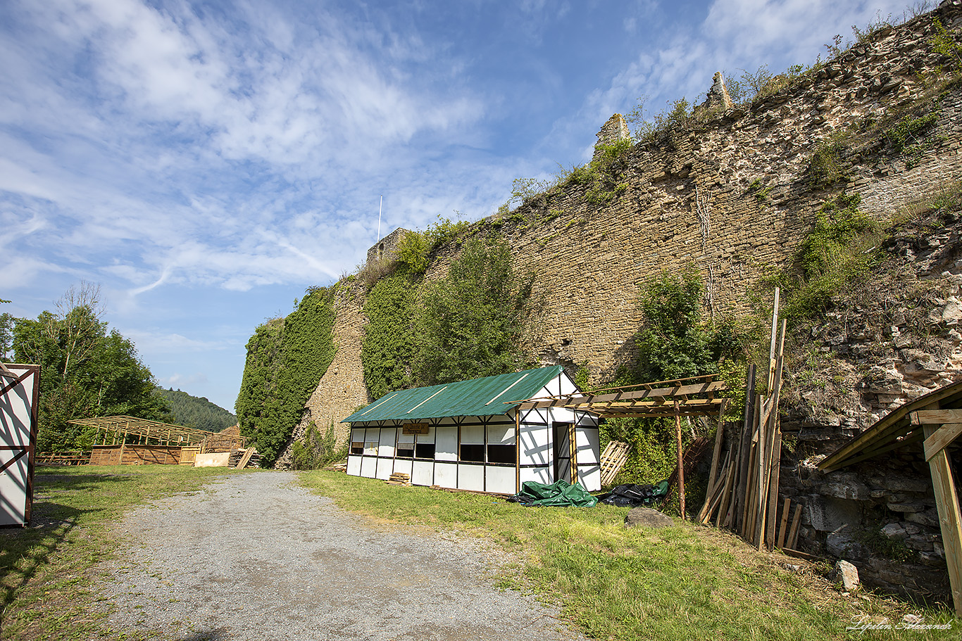 Замок Франшимон (Chateau de Franchimont) - Тё (Theux)