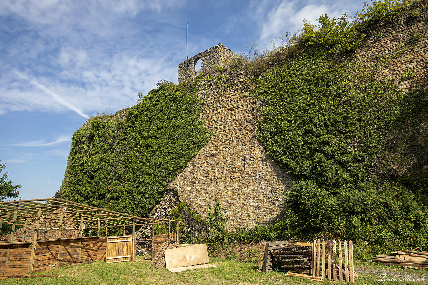 Замок Франшимон (Chateau de Franchimont) - Тё (Theux)