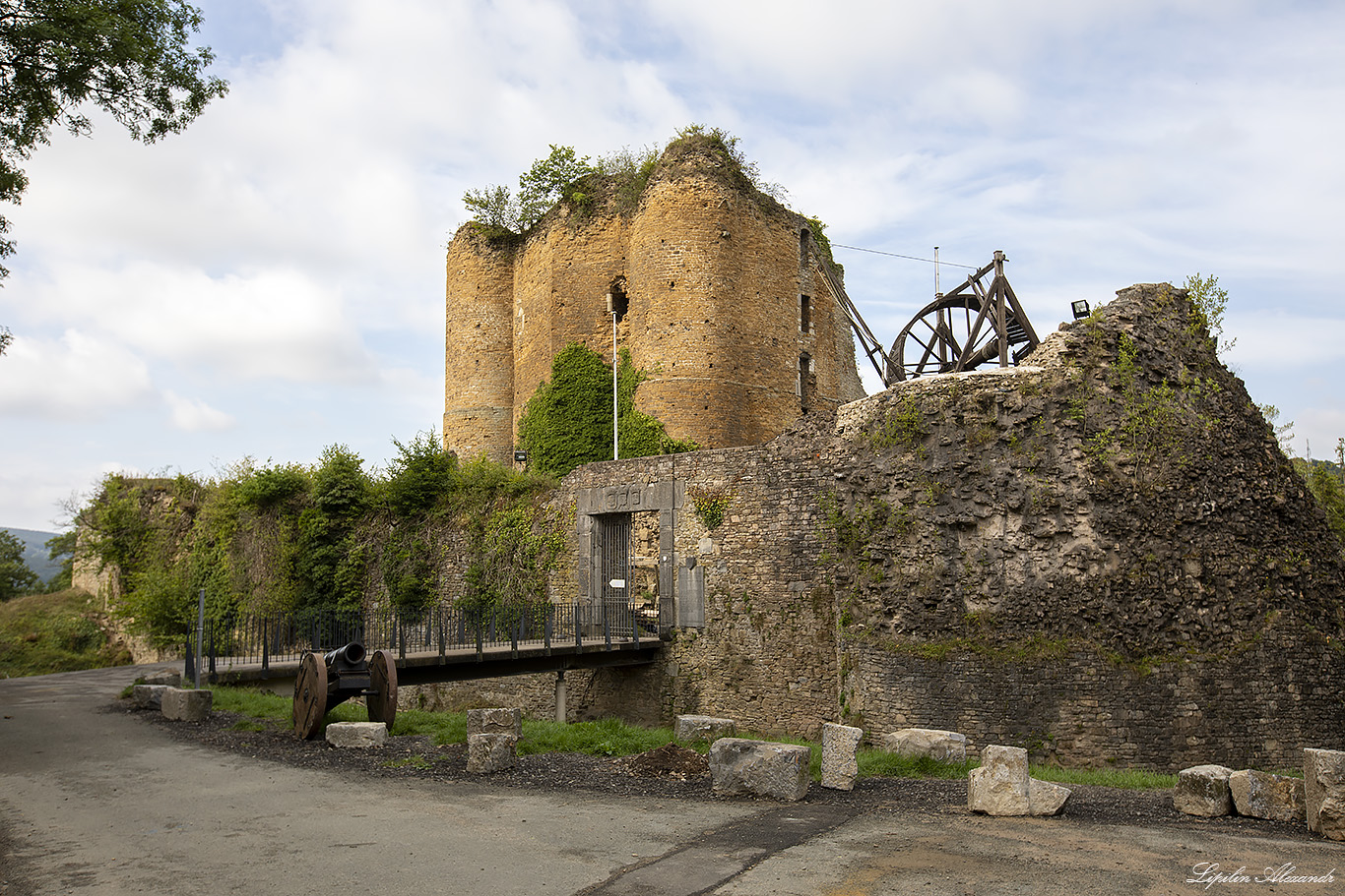 Замок Франшимон (Chateau de Franchimont) - Тё (Theux)