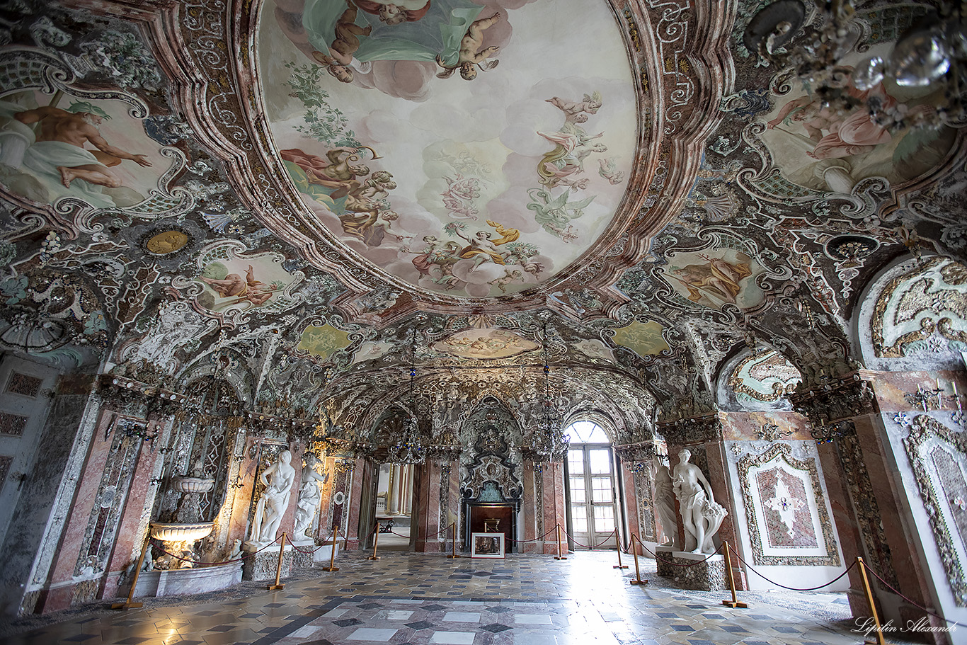 Замок Вайссенштайн (Schloss Weissenstein) 
