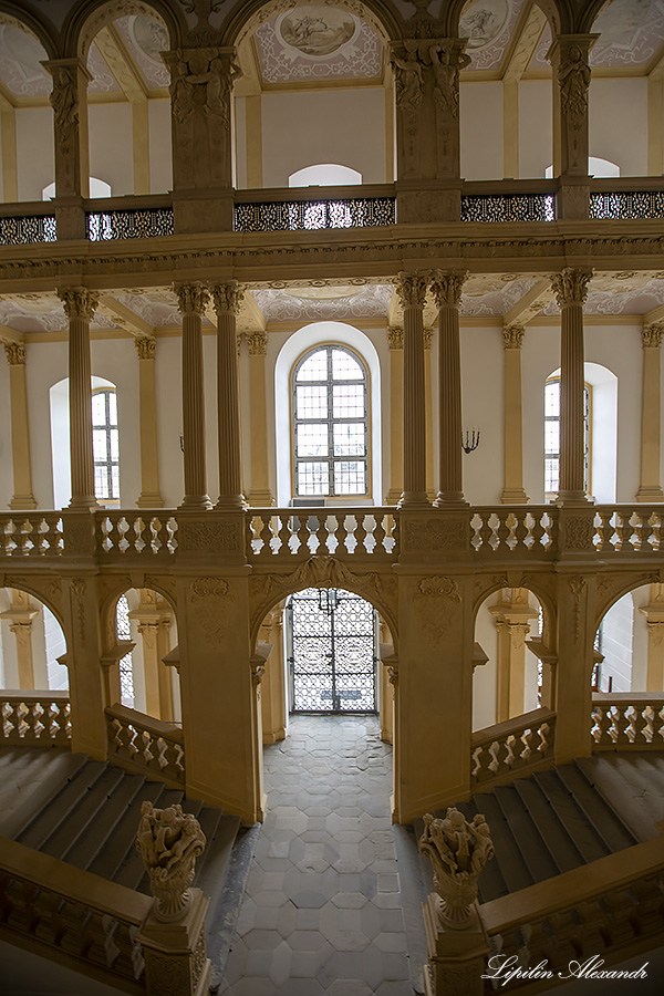 Замок Вайссенштайн (Schloss Weissenstein) 