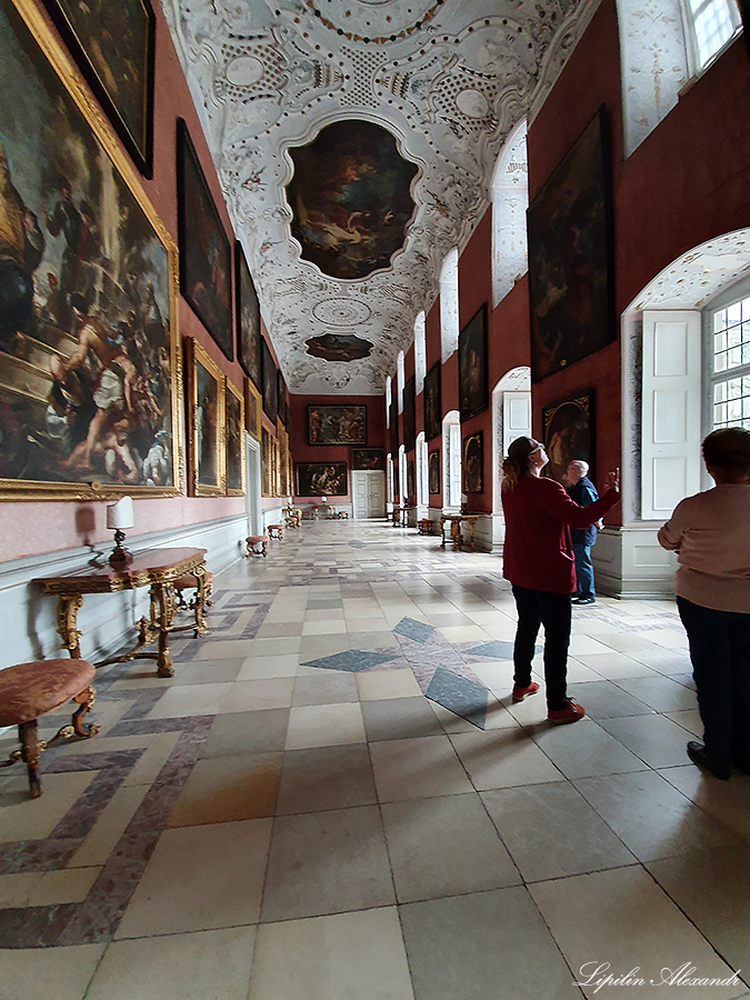 Замок Вайссенштайн (Schloss Weissenstein) 