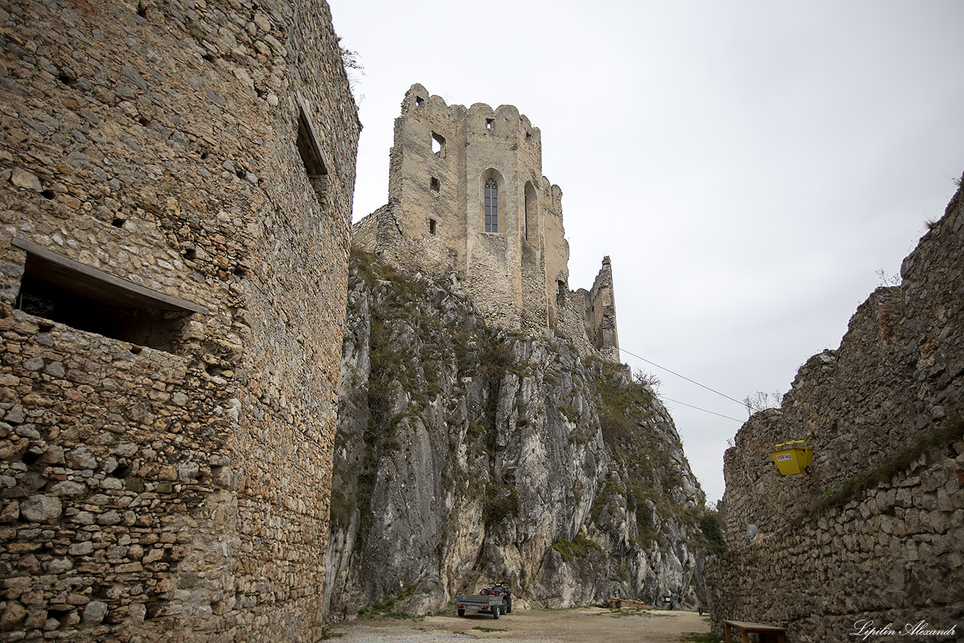 Бецковский замок (Beckovský hrad)