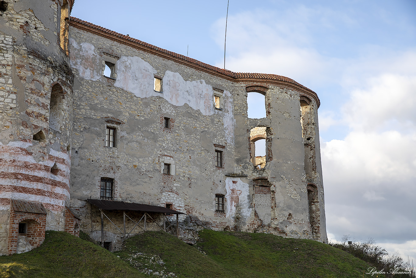 Замок Яновец (Zamek Janowiec)