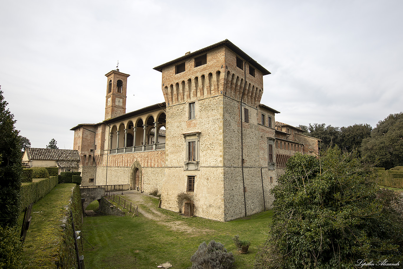 Замок Буфалини (Castello Bufalini)