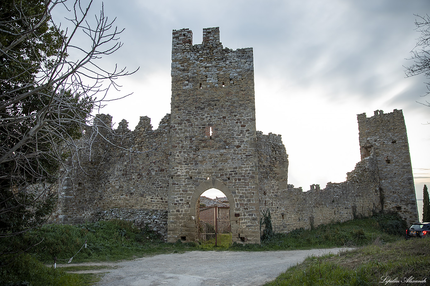 Руины замка Зоццо (Ruins of Zocco Castle)