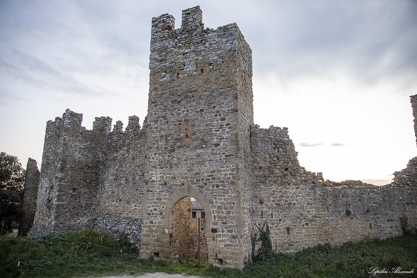 Руины замка Зоццо (Ruins of Zocco Castle)