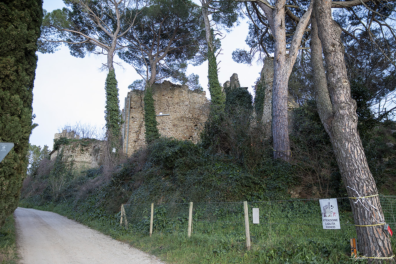 Руины замка Зоццо (Ruins of Zocco Castle)
