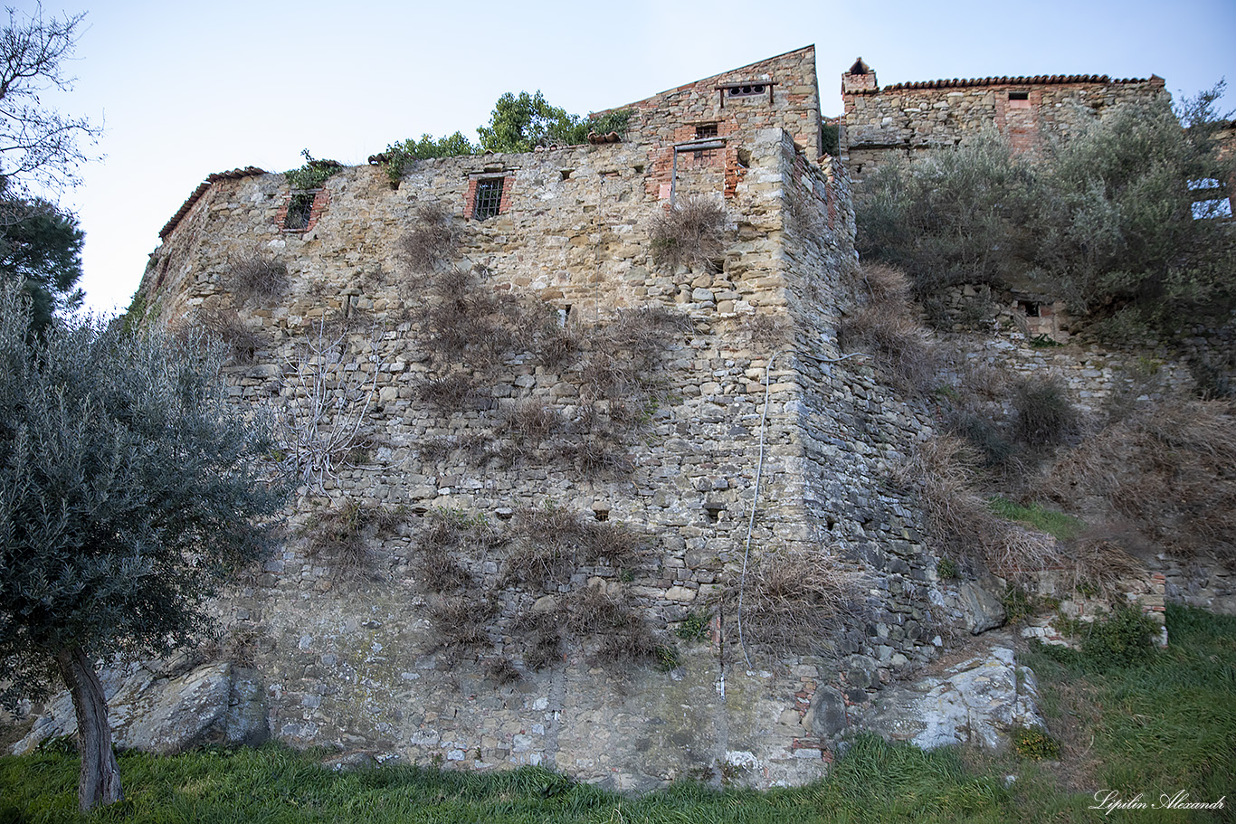 Руины замка Зоццо (Ruins of Zocco Castle)