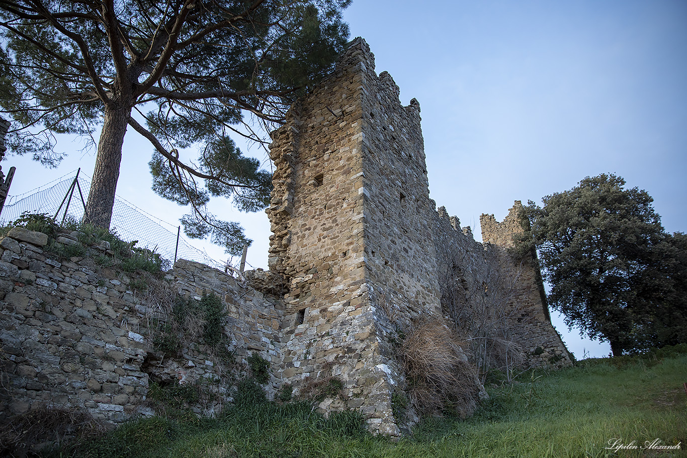 Руины замка Зоццо (Ruins of Zocco Castle)