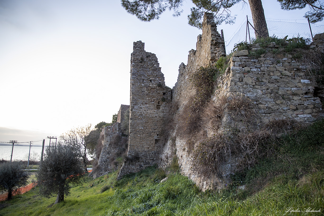 Руины замка Зоццо (Ruins of Zocco Castle)