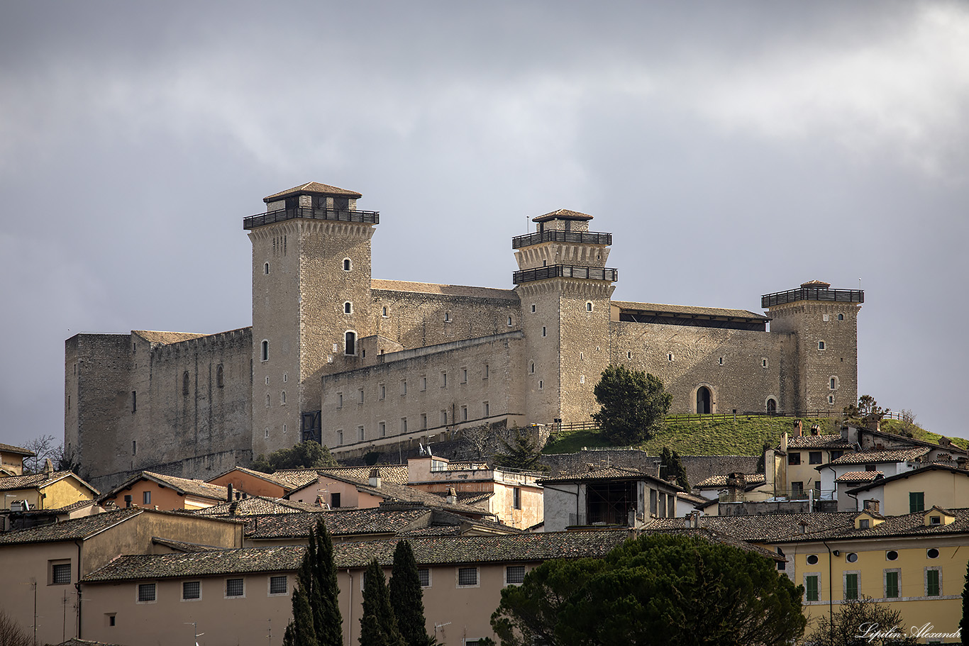 Замок Альборноциана (Rocca Albornoziana)